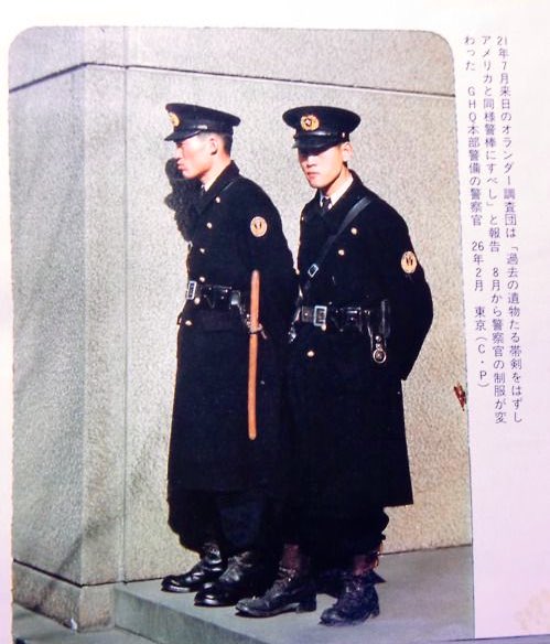 Bellissima 現代の警察官が着ているボックスシルエットのダサいレザーコートより昭和の警察官のロングコートの方が断然格好良いではないか 昭和26年東京