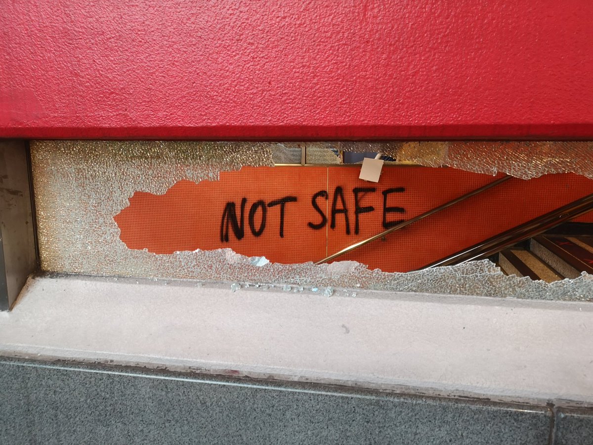 lostdutchhk's tweet photo. Current sentiment on Hong Kong MTR
#antiELAB #HongKong #HongKongProtest https://t.co/DDprsuVnQP