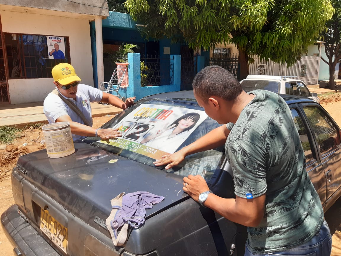 ASI2CristinaLuq's tweet photo. Nuestra familia @Transcacique haciendo el 2 ASÍ ✌ por todos los #Sueños de #Valledupar #CRISTINALUQUEZ @cristinaluquez1 #ASI2 #PARTIDOASI 💛💚❤ https://t.co/MO1kmmJ2lM
