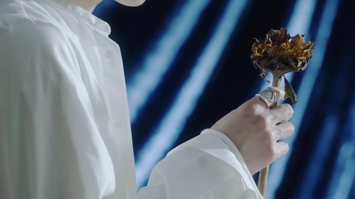 chococreammm's tweet photo. คืออาร์ตจนขนลุก มือนั้นก็คือมือเตนล์ใช่ปะ T^T ชอบอะ
#TENisTheFuture 
#WeAreTheFuture  
#SuperMtheFuture
#SuperM https://t.co/mSSc6jKtam