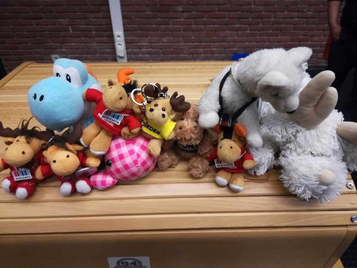 Pymouss's tweet photo. La branche francophone de la #WCA est bien présente pour la #WikiConvFr19 https://t.co/QHAEf930tg
