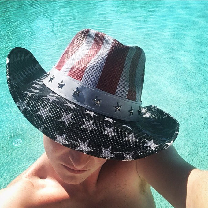 Morning y’all. Hope your day is as hot as mine. https://t.co/BZbYC83NOp