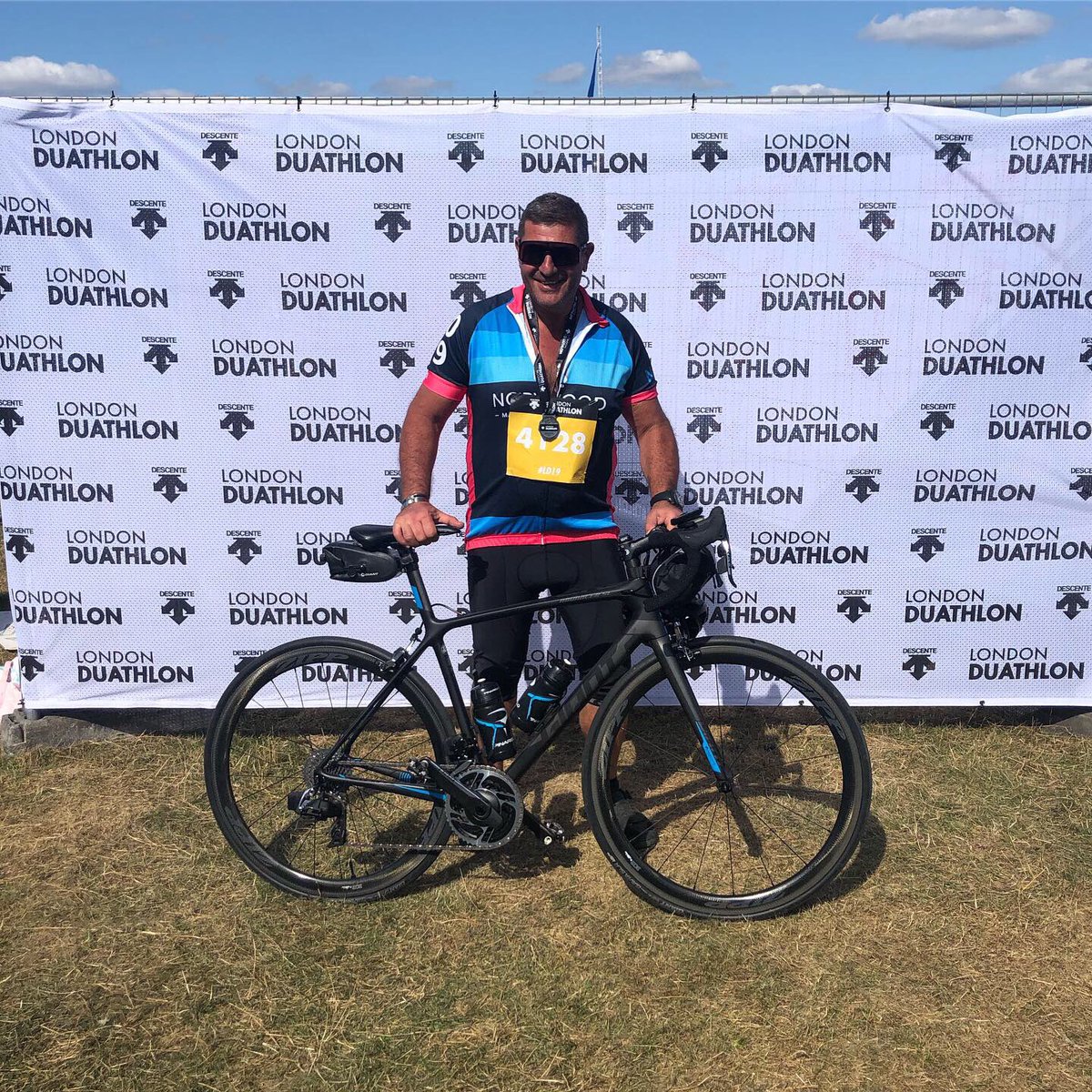 NorwoodChals's tweet photo. HUGE well done to the @cityanddocklan1 and @LiFEResProperty teams at the @londonduathlon today. You all did an amazing job 👏🏽 thank you for all of your efforts for @norwoodcharity 🚴‍♂️🏃🏼‍♀️🏅 #LondonDuathlon #LD19 #RunCycleRun #NorwoodChallengers #Team #Running #Cycling #Fitness https://t.co/KQvf0Nrk8Y