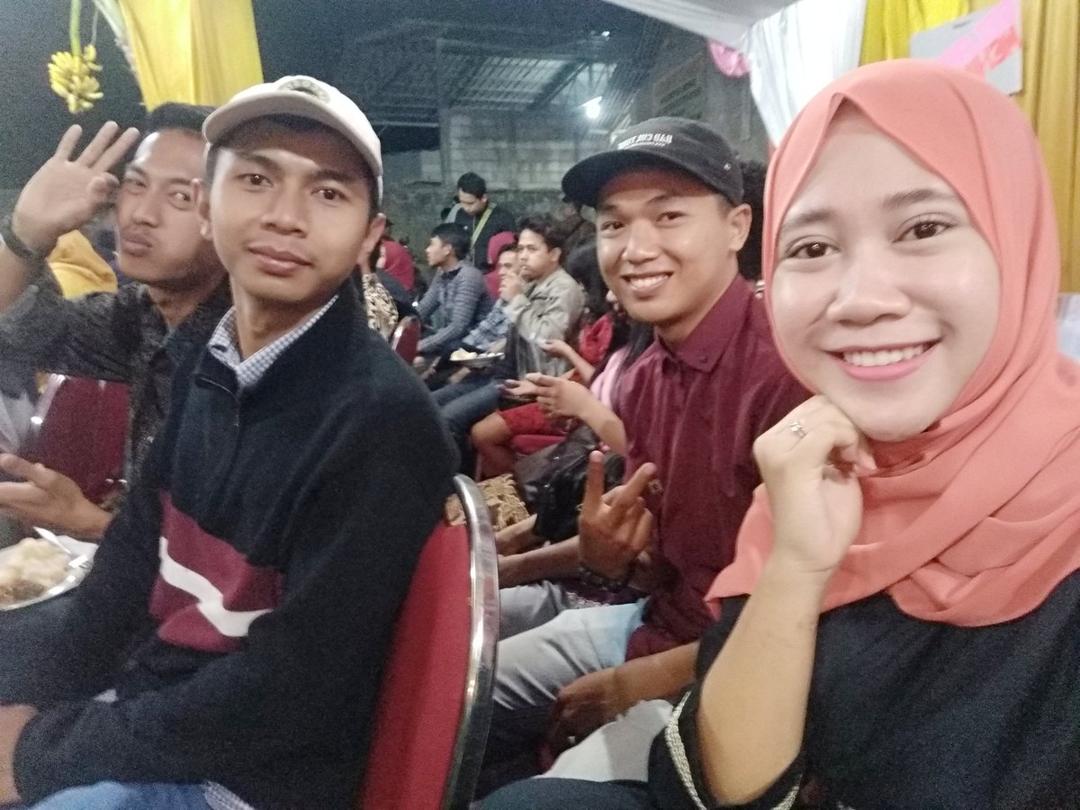noviamirantyy's tweet photo. Malam ini 3 kali #kondangan bareng #temanteman ngondang nya kapan ya 😔 #Sad https://t.co/6sAK2shjI4