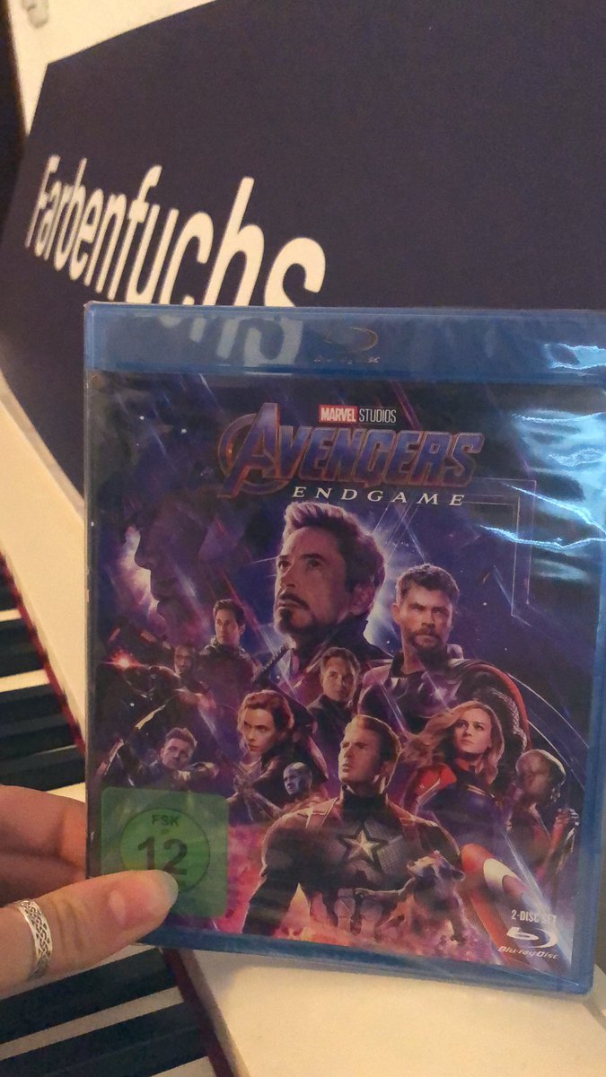 farbenfuchs's tweet photo. *Anzeige
Alright guys, mir kam leider noch etwas wichtiges dazwischen, deswegen bin ich erst spätestens um 18 Uhr live.
Wir basteln wieder! Und nebenbei könnt ihr passend zum Heimkinostart 3x AVENGERS: ENDGAME auf Blu-ray gewinnen! 😍❤️#avengers #endgame #marvel #marvelde #repost https://t.co/QeQygdqjF0