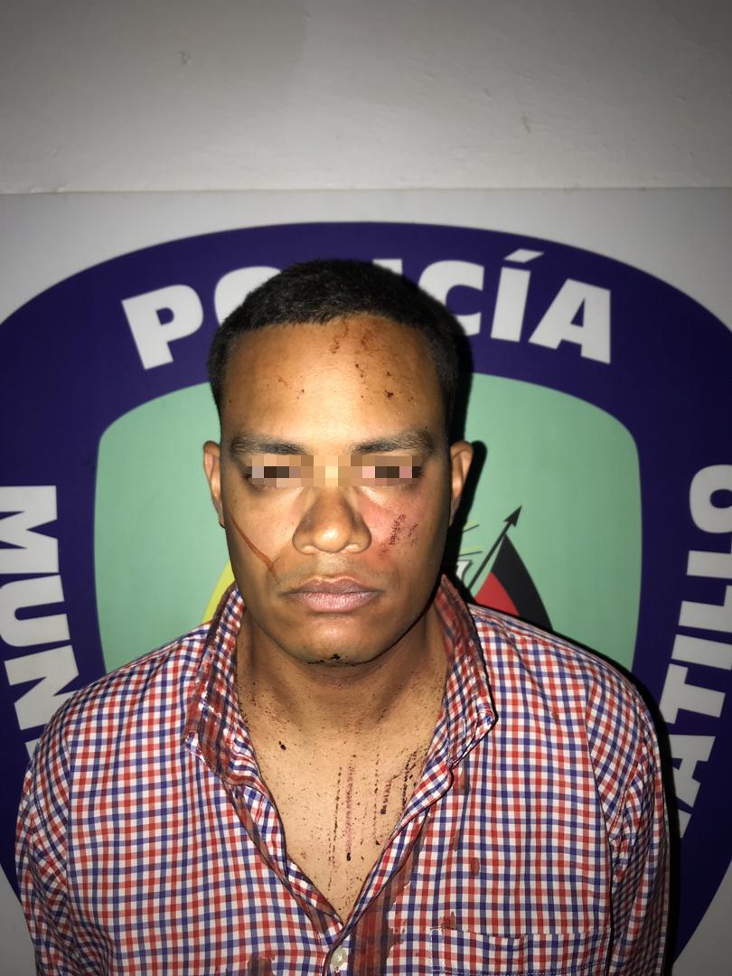 PoliciaHatillo's tweet photo. 1/
Tras recibir múltiples denuncias en el Centro de Operaciones Policiales, por parte de un grupo de mujeres que expresaban haber sido engañadas por un sujeto que conocían en redes como Tinder, MeetMe y Badoo, siendo víctimas de robo, estafa y violencia sexual https://t.co/wbUndZ0o55