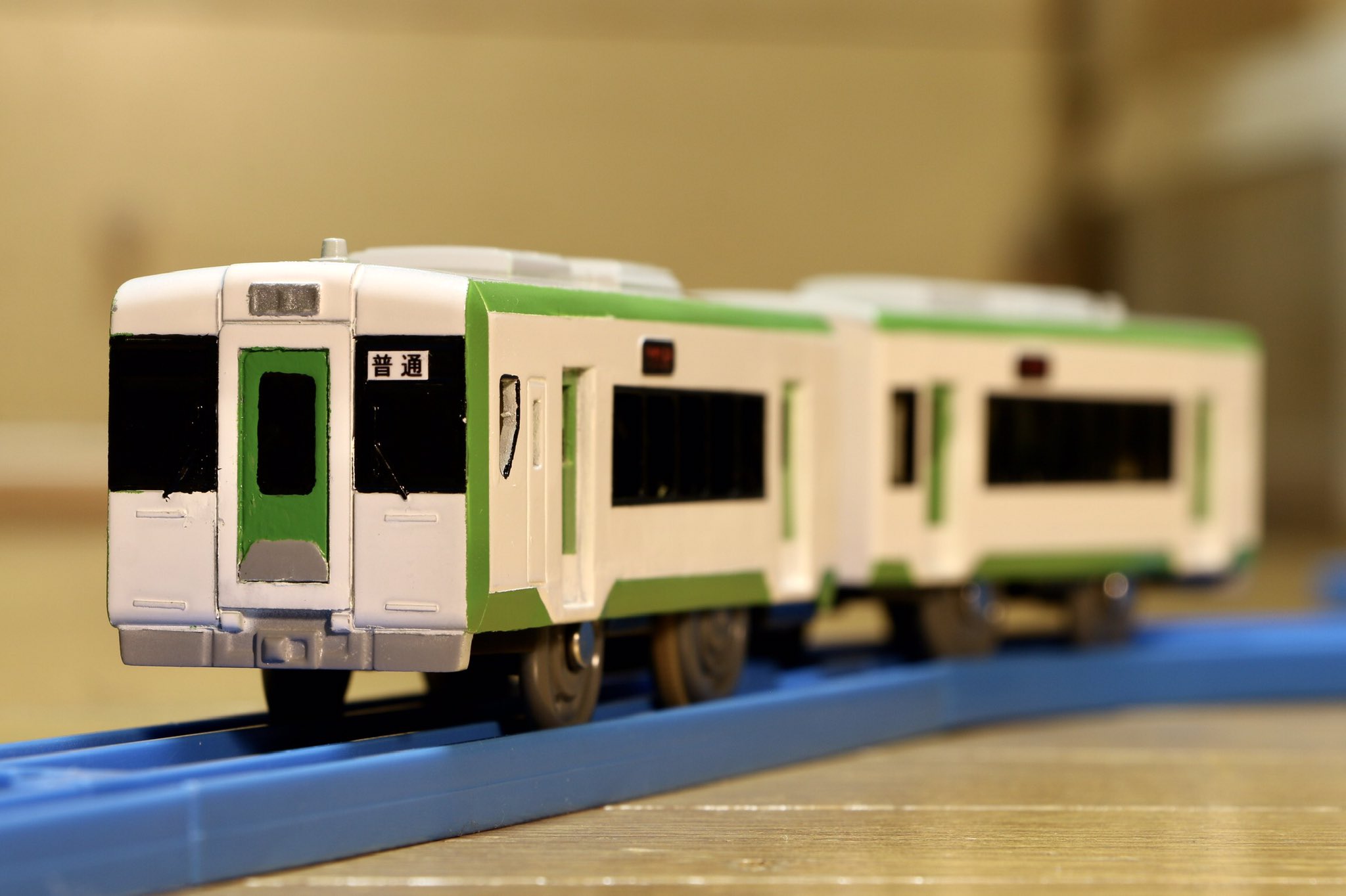 Tp31p 改造プラレール キハ110系111 112ユニットが完成しました 種車はキハ100系のpoke Mon With Youトレイン 側面が全て印刷でモールド等が無かったため 窓やドアをくり抜いて制作しました モデルは飯山線の0番台 300番台からの編入改造車なので