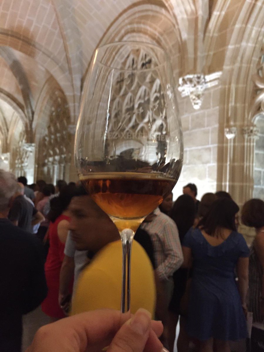 fmonteropastor's tweet photo. Magnífica acogida de nuestros vinos en de COPA EN COPA 2019‼️ Enhorabuena al Consejo Regulador Jerez-Xérez-Sherry por la organización y a nuestro enologo @mtz_15.05 por el trabajo realizado. 👏🏻👏🏻 #bodegasvelez #sherrywines #vinosdechiclana  #finoreguera #alsurdelsur https://t.co/oksfpcGhkL