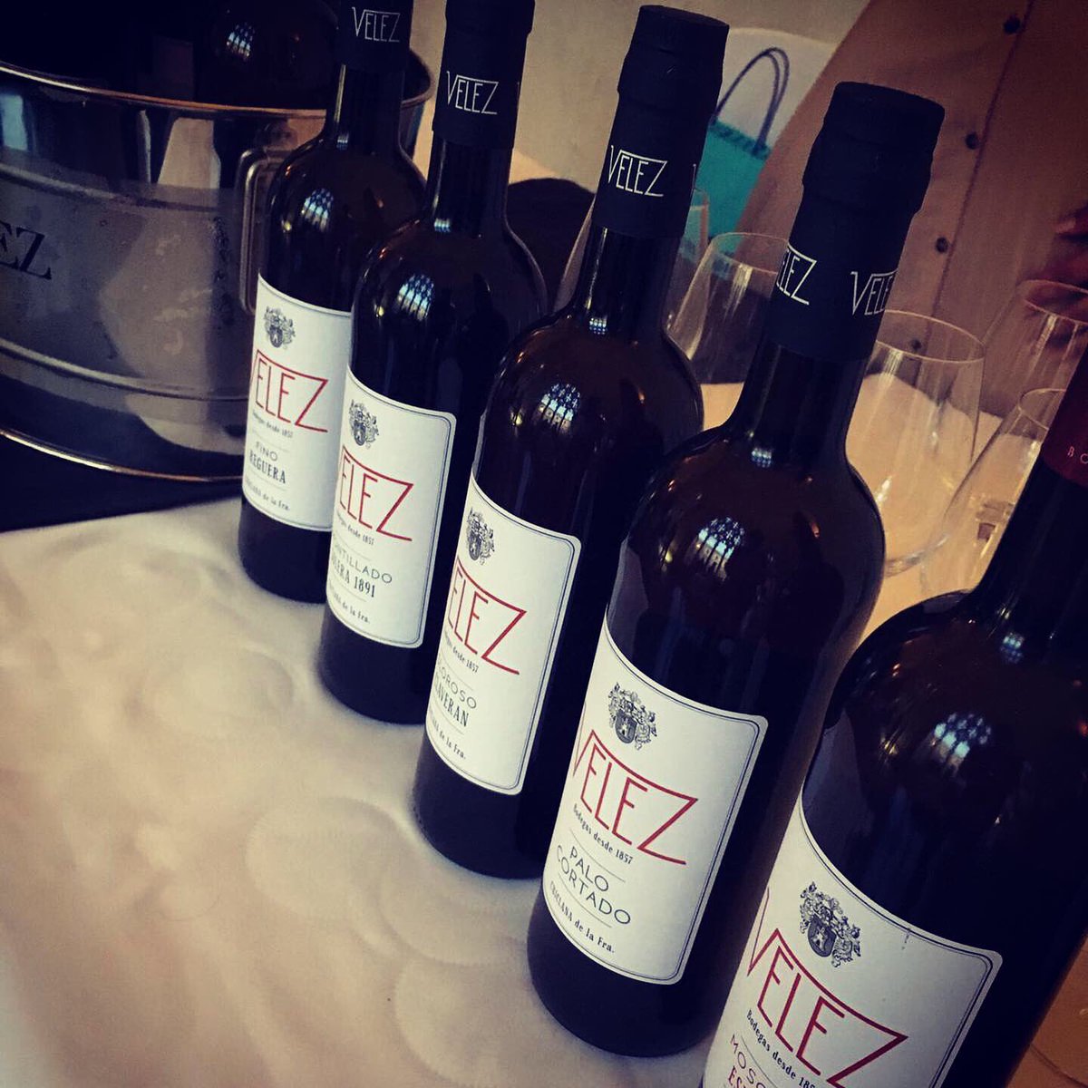 fmonteropastor's tweet photo. Magnífica acogida de nuestros vinos en de COPA EN COPA 2019‼️ Enhorabuena al Consejo Regulador Jerez-Xérez-Sherry por la organización y a nuestro enologo @mtz_15.05 por el trabajo realizado. 👏🏻👏🏻 #bodegasvelez #sherrywines #vinosdechiclana  #finoreguera #alsurdelsur https://t.co/oksfpcGhkL