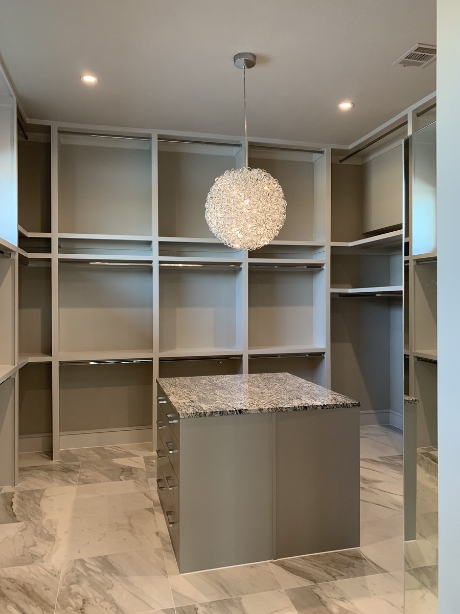 RealtyInnes's tweet image. To die for closet! 5K SF Luxury home in Frisco, TX for sale.