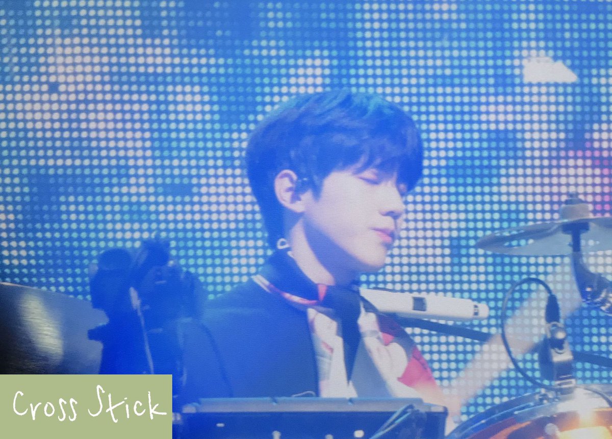 CrossxDW's tweet photo. 190907 'GRAVITY’ in busan 프리뷰
#데이식스 #DAY6 #도운 #Dowoon 
@Dw_day6_drummer

너무 너무 멋있는 사람👍 https://t.co/rYiW821lzT