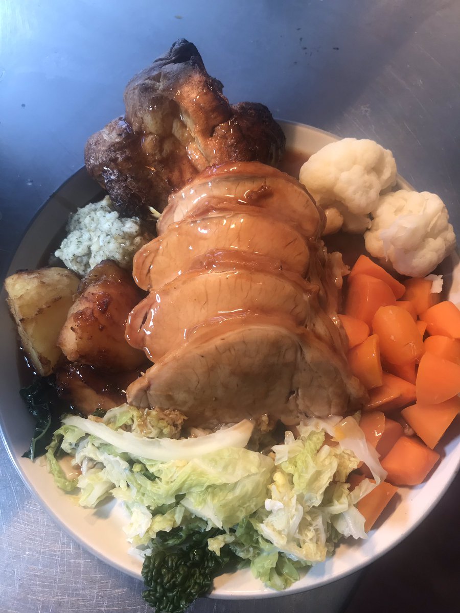 TomDel67's tweet photo. Now we’re cooking ! Roast Pork dinner with all the trims £7.95 boootiful @PubsSheffield @onthebarsheff @HillsboroHotel1 @sheffieldalepub @shfCAMRA @sheffsubeerfest @Sheffunistaff https://t.co/R6IjT70UVa