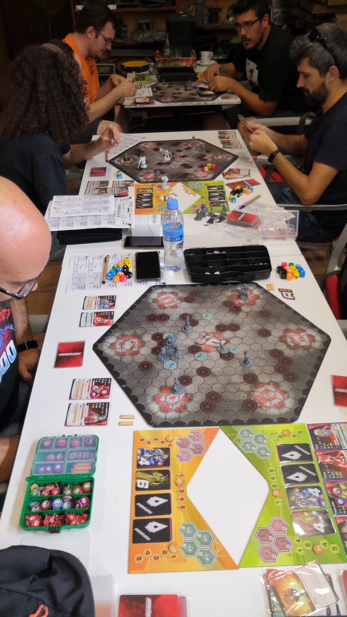 Seguimos en el torneo, en Asalto victoria 8-1 y en Blitz derrota 2-5 contra los fantásticos @bakuninsputniks de <a href="/Mikiwarcor/">Miki</a>, partidaza!!!