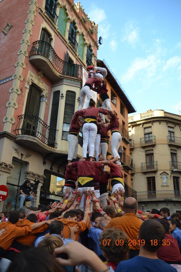 XerricsOlot's tweet photo. Ahir els @xerricsolot vam actuar a casa. Vam fer 2pd4, 5d6, 2d6, 4d6a i pd5
Gràcies pel suport a pinyes @Marrecs i @sagalsdosona!! #femcolla #festesdeltura #olot #garrotxa #xerrics https://t.co/OnZkvVbZeW