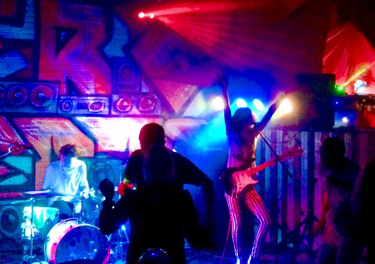 BAPF61's tweet image. “... When I look over my shoulder,what do you think I see?
Summer kept lookin over his shoulder at me, and he’s strange,
sure is strange... You got to pick up every stitch. Must be the season of the witch,must be the season of the witch...”#DONOVANLEITCH