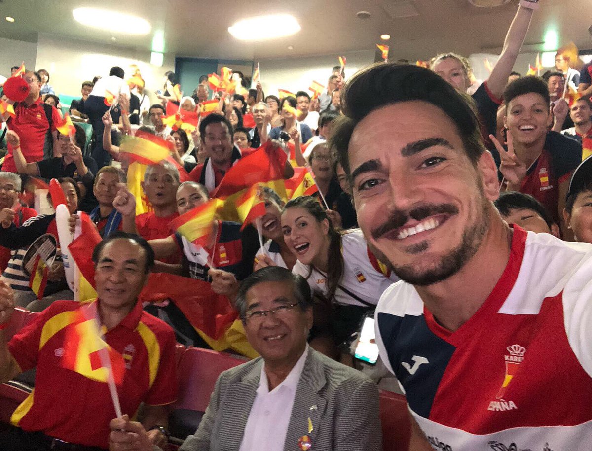 DamianHQuintero's tweet photo. ¡MEDALLA DE BRONCE! 🥉
Gracias a todo el público japonés por el cariño recibido durante todo el torneo. Y por supuesto, a todos los que me seguís día a día.
Espero poder volver el año que viene e intentar cambiar el color de la medalla.
#KINGtero #Karate1Tokyo #RoadtoTokyo https://t.co/SHJfJdCMfh