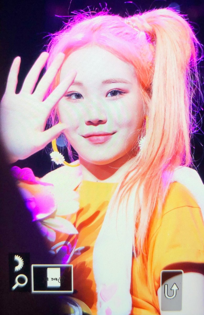 JOOE_bubu's tweet photo. 190908 일본 팬미팅 프리뷰

좋아🥰😍😘

#MOMOLAND #모모랜드 
#주이 #JOOE  #ジュイ
#이주원 

@MMLD_Official https://t.co/1pBsVQGyRl