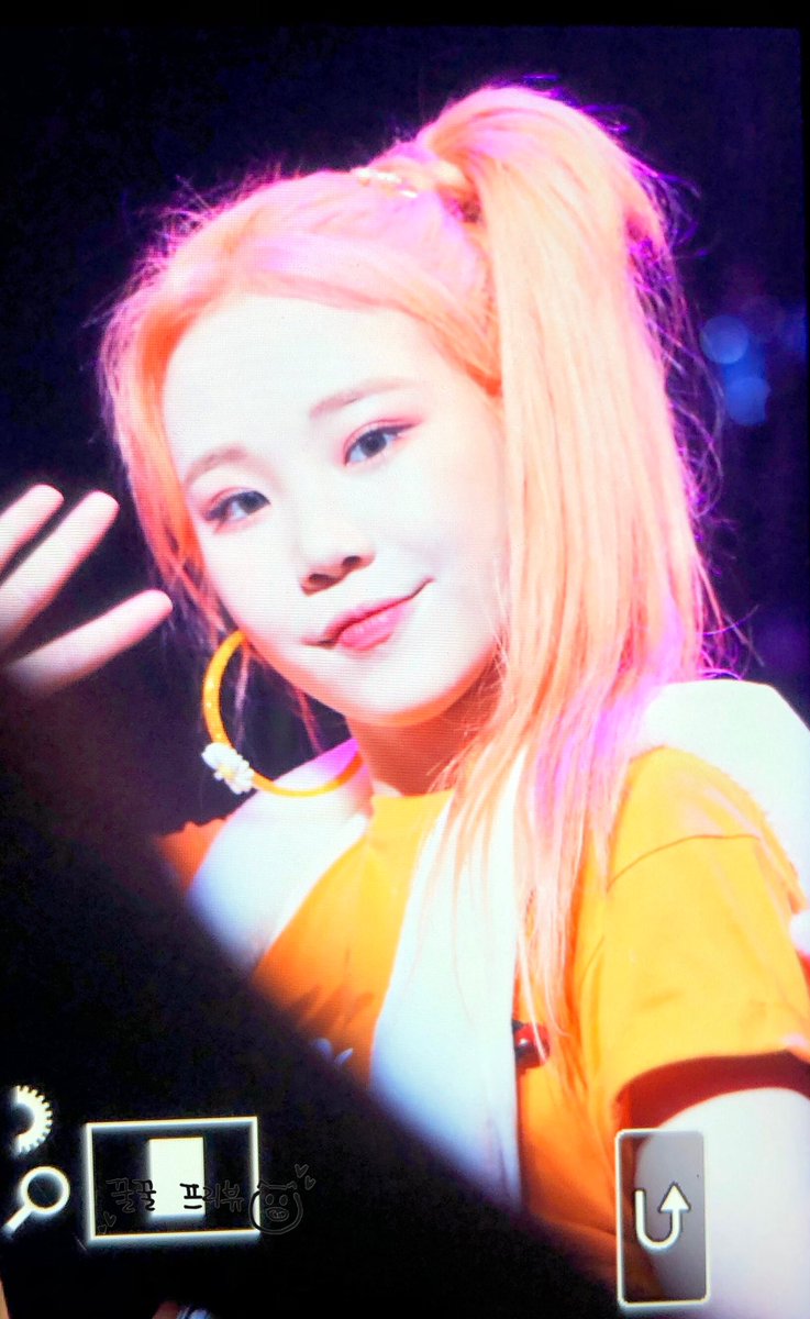JOOE_bubu's tweet photo. 190908 일본 팬미팅 프리뷰

좋아🥰😍😘

#MOMOLAND #모모랜드 
#주이 #JOOE  #ジュイ
#이주원 

@MMLD_Official https://t.co/1pBsVQGyRl