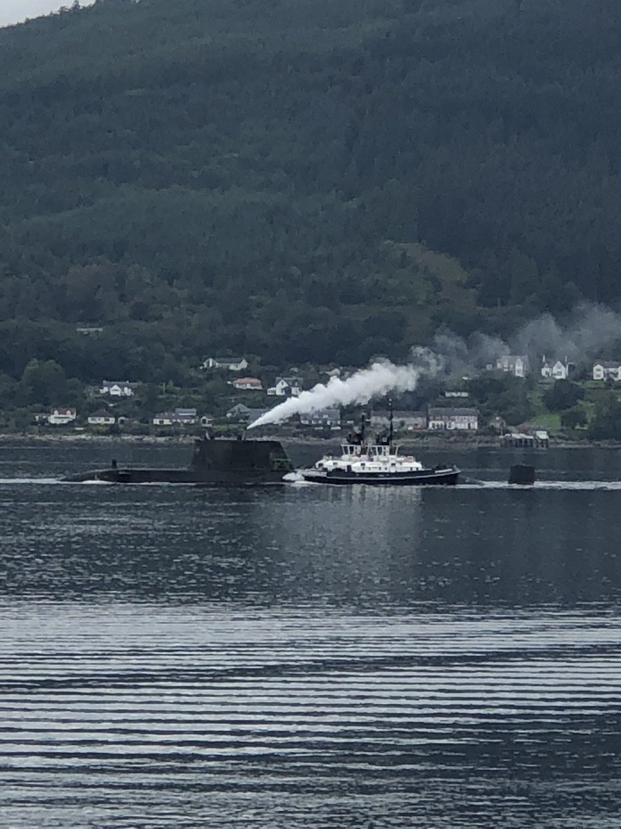 ArgyllSeaGlass's tweet photo. A few #iPhone pics of #submarine cold moving on #LochLong in #Argyll #Scotland #ColdMove @NavyLookout @UKDefJournal @MaryTaxi @air_intel #UKGiftAM https://t.co/kdxwFNOJsy