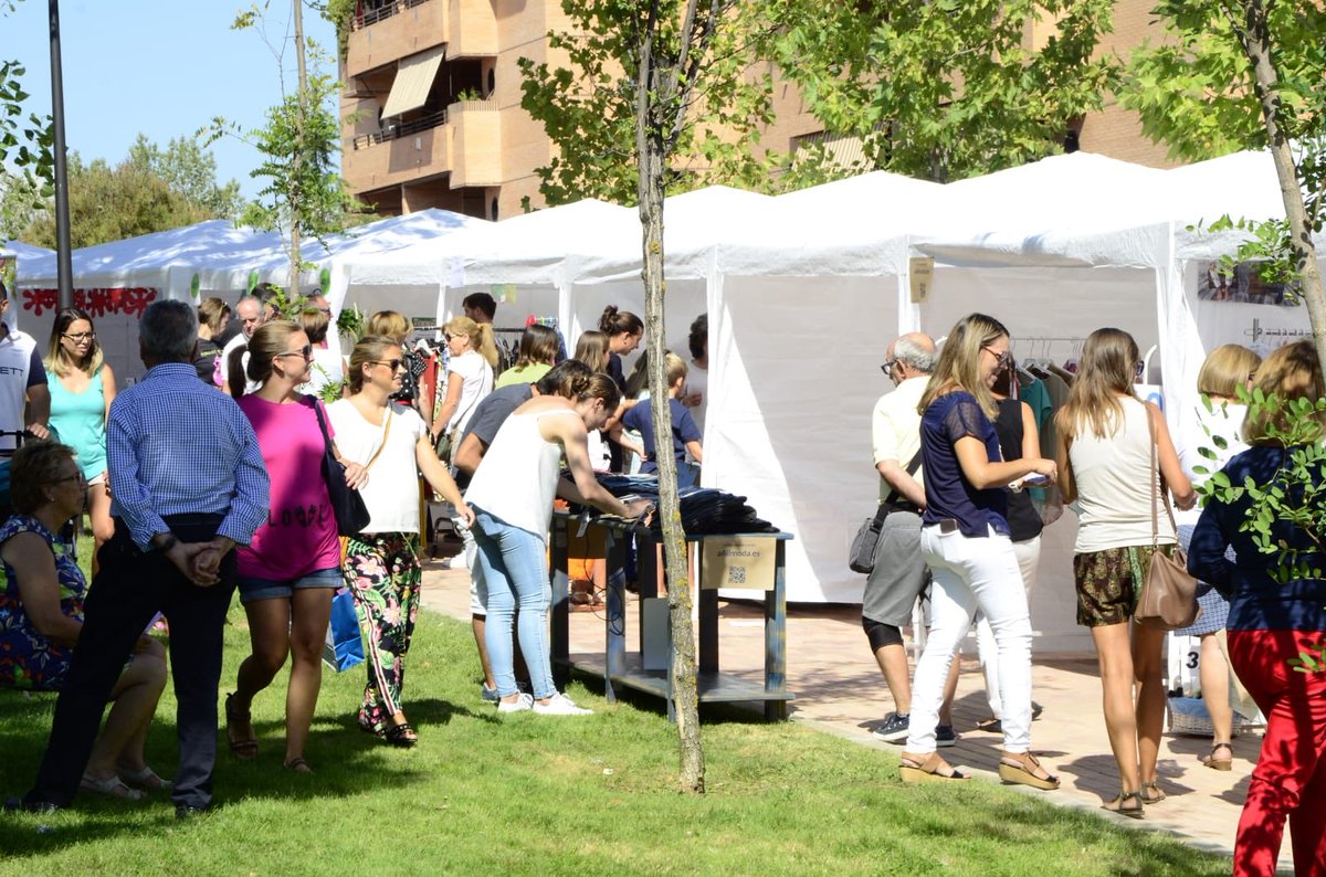 Ayto_Boadilla's tweet photo. Hoy ha tenido lugar “Destoka Boadilla” donde comercios del municipio han ofrecido su liquidación total por fin de temporada con grandes descuentos y ofertas #CompraEnBoadilla🌳💵 https://t.co/WTeATd9h49
