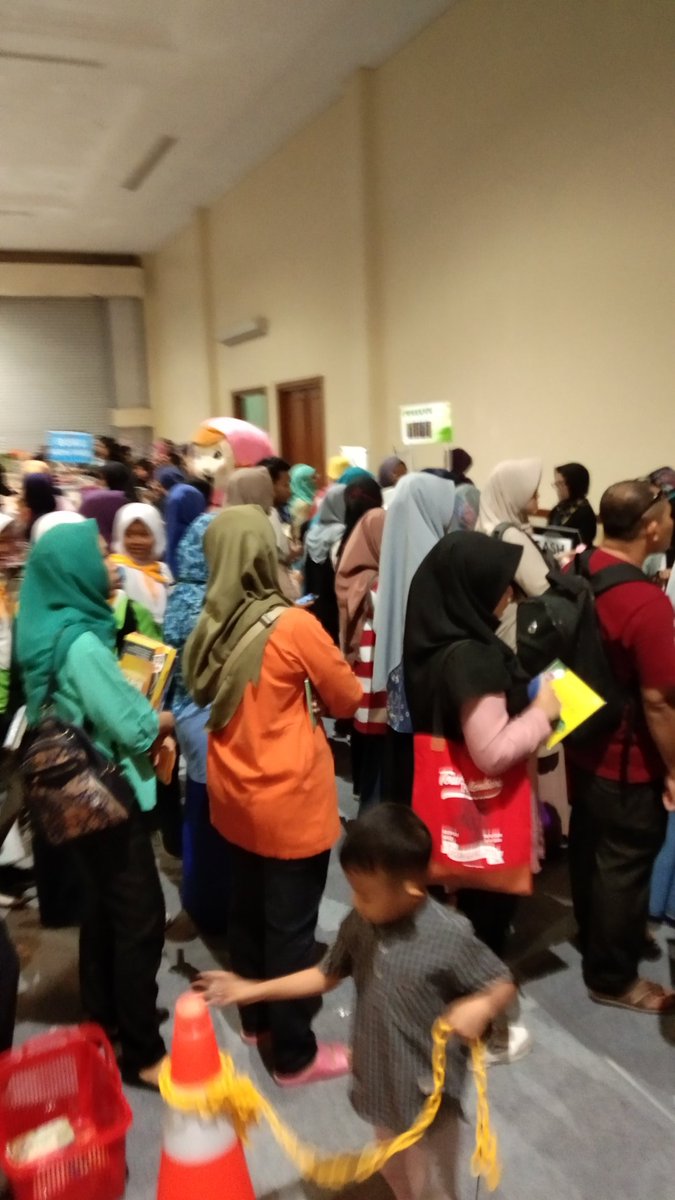 NouraPublishing's tweet photo. Masih ada waktu sebelum @Indobookfair berakhir! #IIBF2019 https://t.co/a9CPzjV6Z0