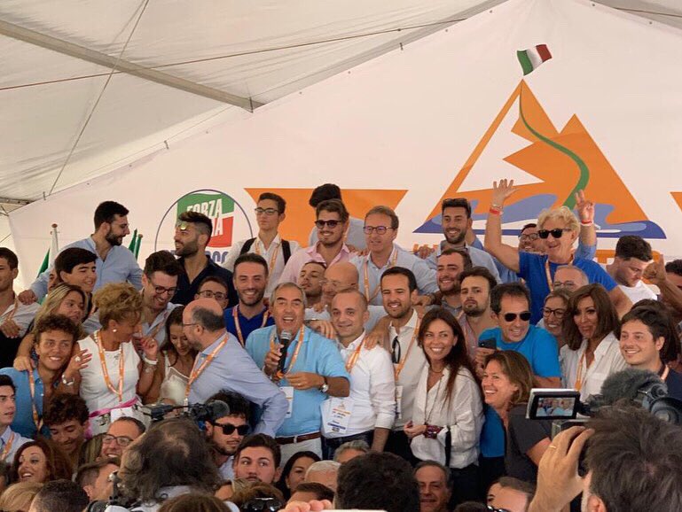 Da <a href="/campuseverest/">Campus Everest</a> parte il futuro di <a href="/forza_italia/">Forza Italia</a> 🇮🇹
#Everest19 #spalanchiamoleportealfuturo