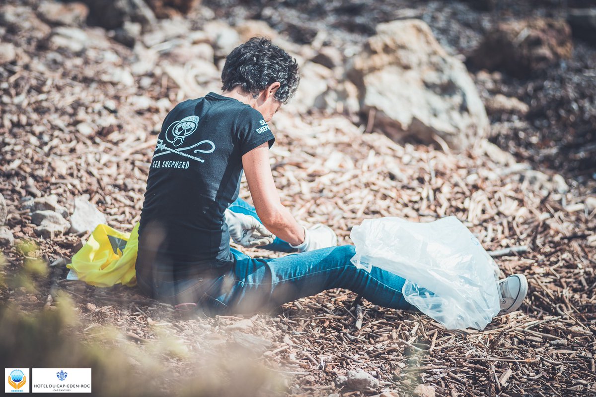 ChrisGeloni's tweet photo. #NettoyageCitoyen du Sentier du Littoral - #CapdAntibes
4500L de #déchets en tout genre & 3500 #mégots récoltés par nos 127 #bénévoles sur la terre comme sous l’eau 🙏🏻🚯
BRAVO & MERCI à tous 💪🏻
#epla #antibesjuanlespins #jaimemamer #zerodechet https://t.co/ZAHQ1FyjFh