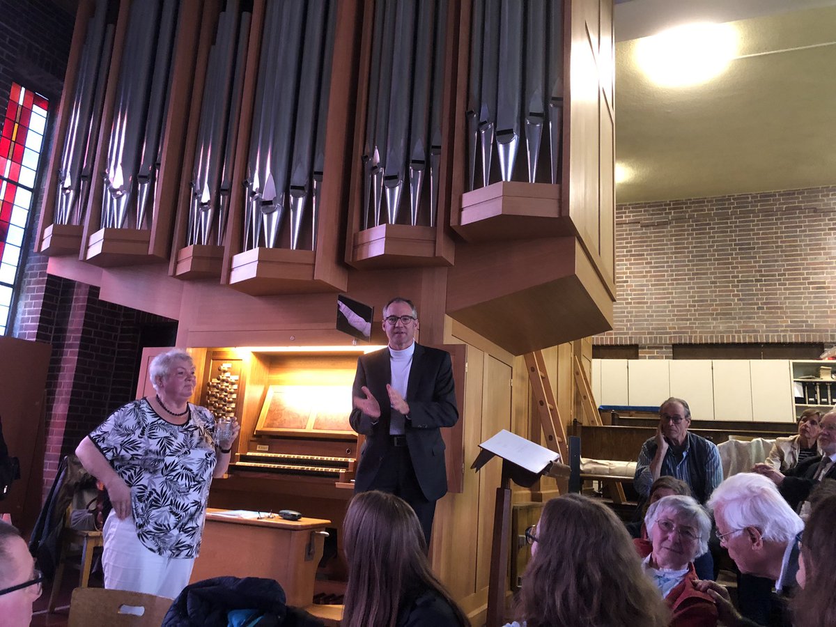 hgfurian's tweet photo. #Orgel - 25 Jahre #Sauerorgel in der #Bekenntniskirche in #Treptow mit der „Mutter“ dieser Orgel Kantorin E. #Langhoff und Pfarrer P. #Hecker nach dem Festgottesdienst. https://t.co/E3E7P3K6TX