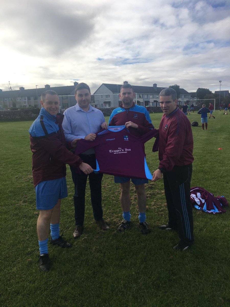 Emmett Linnane from <a href="/TrappersInn/">The Trappers Inn</a> presenting a new set of gear to Junior B management team <a href="/ConBazza/">BazzaCon</a> Kevin O'Reilly and Brian McDonnell before this morning First Division game at Fahy's Field