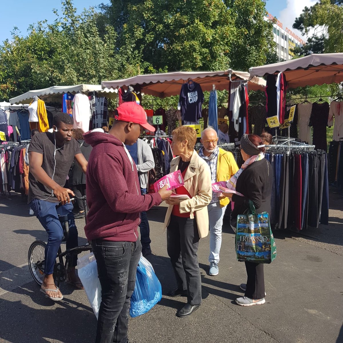 Guy Challier (@challierg) on Twitter photo Ce matin, sur le marché de la rose des vents, avec les militants de la section <a href="/AulnayPS/">psaulnay</a> pour la campagne de signature du référendum contre la privatisation d’ADP, <a href="/OussoufSiby/">oussoufsiby</a> <a href="/LaurentComparot/">Laurent Comparot</a> <a href="/LBC93600/">Latifa</a> <a href="/BDefait/">Bruno Defait</a> <a href="/demonceaux5/">demonceaux</a>, Signez referendum.interieur.gouv.fr/soutien/etape-1 Ce matin, sur le marché de la rose des vents, avec les militants de la section <a href="/AulnayPS/">psaulnay</a> pour la campagne de signature du référendum contre la privatisation d’ADP, <a href="/OussoufSiby/">oussoufsiby</a> <a href="/LaurentComparot/">Laurent Comparot</a> <a href="/LBC93600/">Latifa</a> <a href="/BDefait/">Bruno Defait</a> <a href="/demonceaux5/">demonceaux</a>, Signez referendum.interieur.gouv.fr/soutien/etape-1