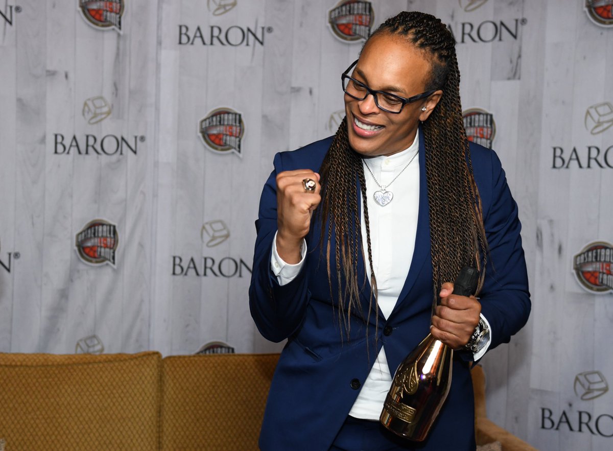 Hoophall's tweet photo. A look back at the Celebration and Ring Ceremony Presented by @BaronRings and @MoheganSun. 📸💍 #19HoopClass https://t.co/0mt7ETjMUK