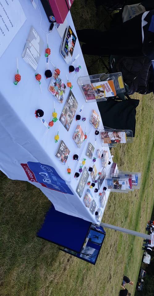 GrowCroydonGG's tweet photo. Recruiting #Girlguiding girls and volunteers at SelsdonWoods open day @GuidingCroydon @GrowingGuiding @Guiding_LaSER #InspireGirls @VCCroydon @CroydonVA #volunteering #girlscan #fun #gettheguidingbug! https://t.co/wRLUPCNJUe