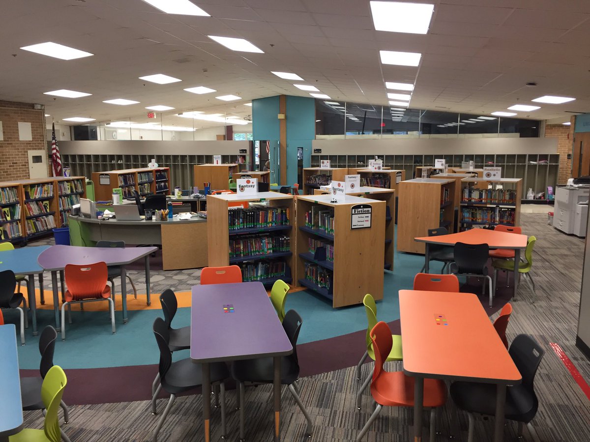 ckellam's tweet image. Kids are loving the new library layout and cozy reading nooks. #lincolnlearns41