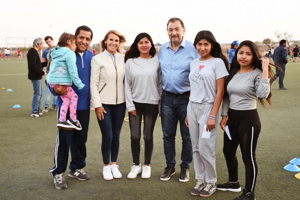 ME LA JUEGO POR MI PROMO🎓

Compartí con  <a href="/Elikiriacok/">Elizabeth Kiriaco</a>, <a href="/fguillesaavedra/">GUILLERMO SAAVEDRA</a> y <a href="/rodrigokatsinis/">Rodrigo Katsinis</a>  actividades con jóvenes del secundario en el Parque Bicentenario.
Los jóvenes ya piensan en su futuro laboral y debemos crear las mejores condiciones para su desarrollo.
#22000empleos