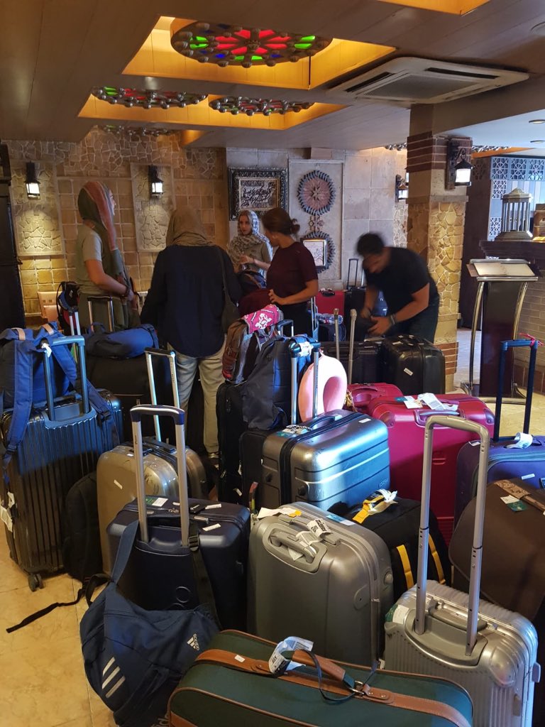 TahinaCan's tweet photo. Listos para una nueva aventura, dejamos el hotel de Shiraz y nos dirigimos hacia la cascada Margoon. @gabineteuab @FccUab @iatiseguros #expedicioniati #tahinacan https://t.co/04yJ4zlKRL