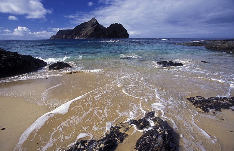 jackiedeburca's tweet image. #Madeira still holds a special place in my heart, after all how could it not, it is part of my heritage. I remember summers swimming in the deep blue ocean, where the real world seemed to fade into oblivion by @Faded_Spring travelinspires.org/the-ana-de-jes…