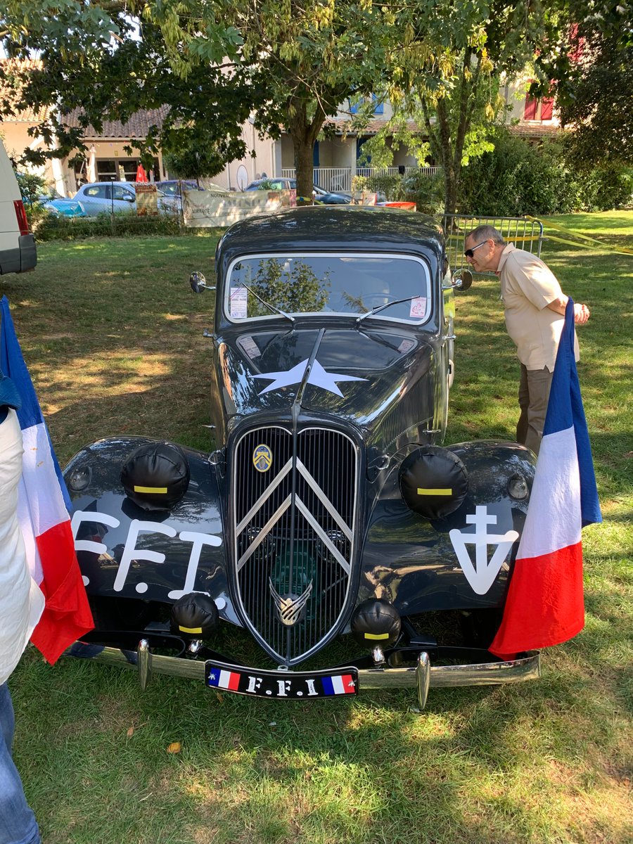 Damien_Laborde's tweet photo. Superbe fête "Il était une fois Colomiers" au Parc Duroch organisée par le Comité des Fêtes : bravo et merci ! C'est toujours réussi et on prend à chaque fois un plaisir immense à découvrir l'histoire de notre commune ! https://t.co/J3KaRm20Vv