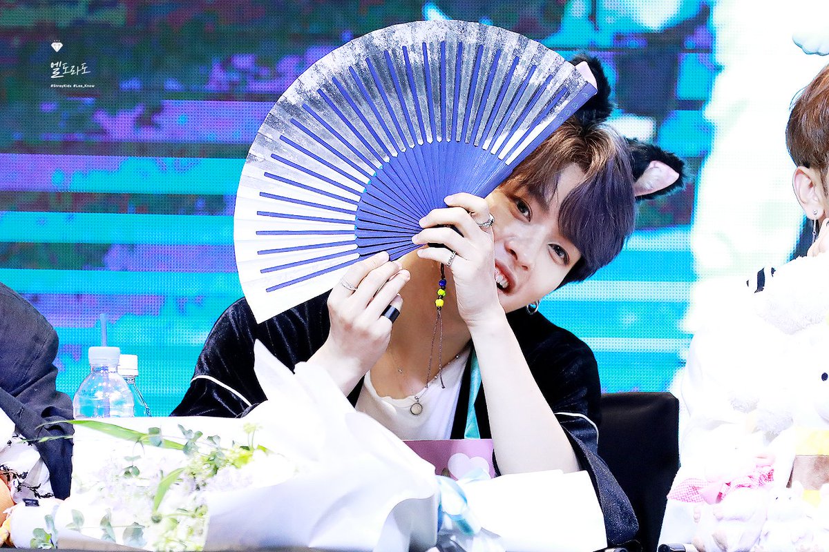 eldoradoleeknow's tweet photo. 190628 신촌 팬싸인 
#스트레이키즈 #스키즈 #리노 #이민호 #straykids #leeknow #skz @Stray_Kids

핀이 조금 아쉽지만 
귀여우니까 (*･ω･)ﾉ https://t.co/nzW9wGiWSB