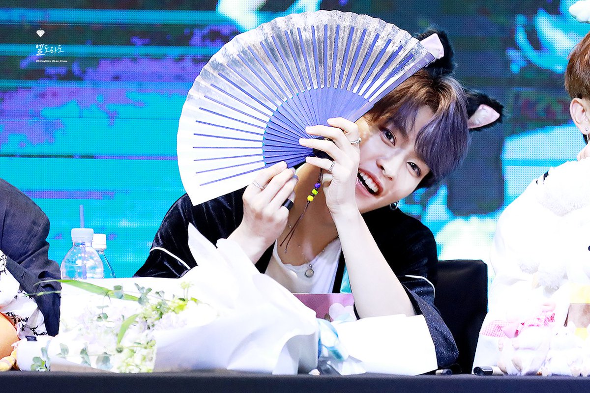 eldoradoleeknow's tweet photo. 190628 신촌 팬싸인 
#스트레이키즈 #스키즈 #리노 #이민호 #straykids #leeknow #skz @Stray_Kids

핀이 조금 아쉽지만 
귀여우니까 (*･ω･)ﾉ https://t.co/nzW9wGiWSB