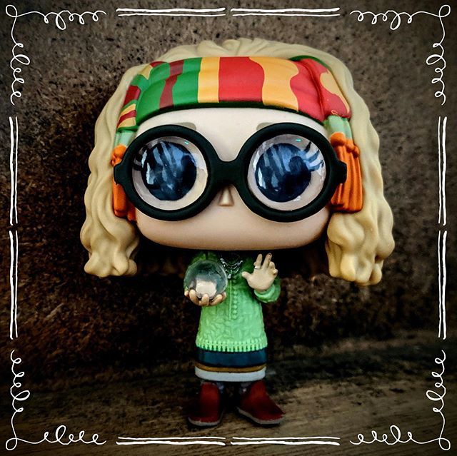 tstmnbn's tweet photo. "My dear, you have... THE GRIM."⠀
.⠀
.⠀
.⠀
.⠀
.⠀
#professortrelawney #sybilltrelawney #trelawney #divination #thegrim #tealeaves #readingtealeaves #tessomancy #hogwarts #harrypotter #prisonerofazkaban https://t.co/6N2RlobGdF https://t.co/7Fps42HCru