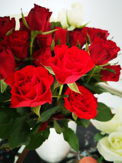 😍 #BeingSpoiled #roses #princessBella #sundayvibes https://t.co/osOFIcI1T9<a href="/tag/beingspoiled"class="tags">#BeingSpoiled</a><a href="/tag/roses"class="tags">#roses</a><a href="/tag/princessbella"class="tags">#princessBella</a><a href="/tag/sundayvibes"class="tags">#sundayvibes</a>