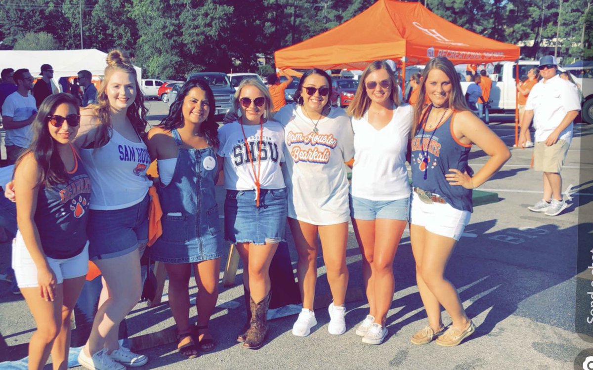 hessleighann's tweet photo. GrΣΑtest thing about Fall: Tailgates, Touchdowns, and Sisters ☀️🏈💙🧡 #SHSU #rushsigmaalpha https://t.co/yAo2RV94BD