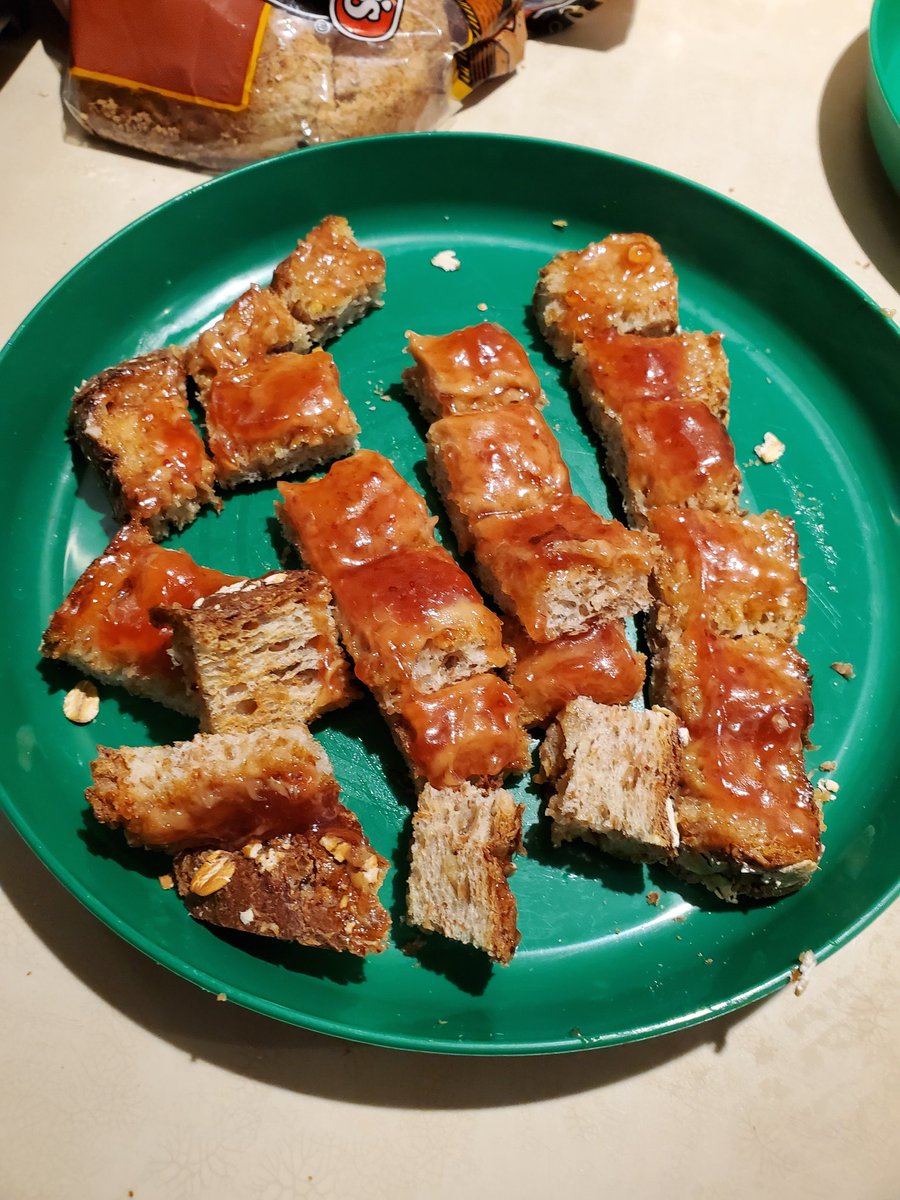 watershedbrew's tweet photo. Some kids want their toast cut in triangles, some want rectangles, some want the crust cut off... my 3yo wants bite size pieces and a fork. #hefancy https://t.co/K1ZXofGRv3