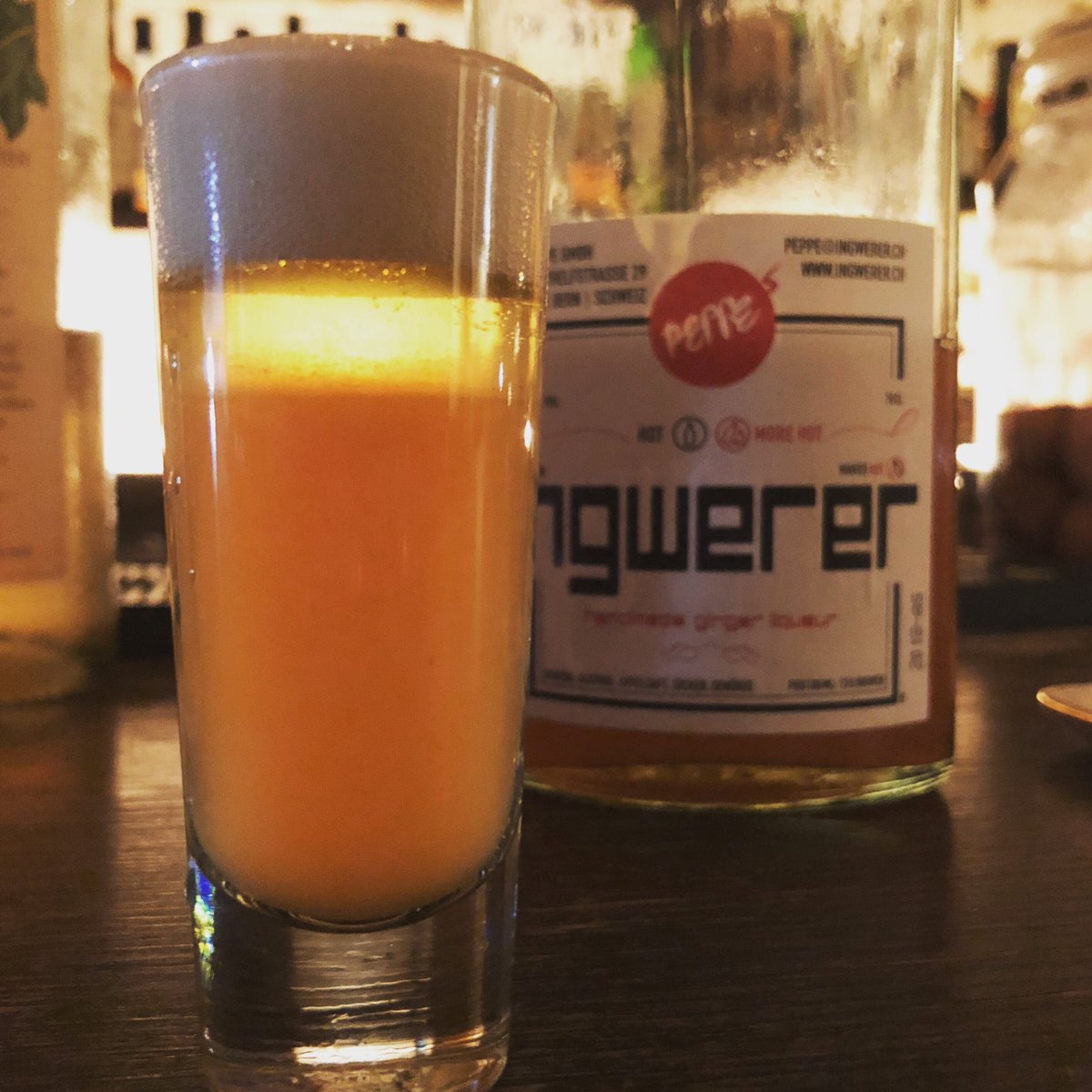 ingwerer_jp's tweet photo. 新しいショット提案
イングヴェラー+ビールの泡で、
「イングボム」?
スッと入ってるクリーミー感と、後から来る超辛口の爽快感でテンションぶち上げ!
#イングヴェラー
#ビールの泡
#生姜リキュール
#オリジナルカクテル
#ingwerer
#パリピ酒 https://t.co/4Ga3bIxA3R