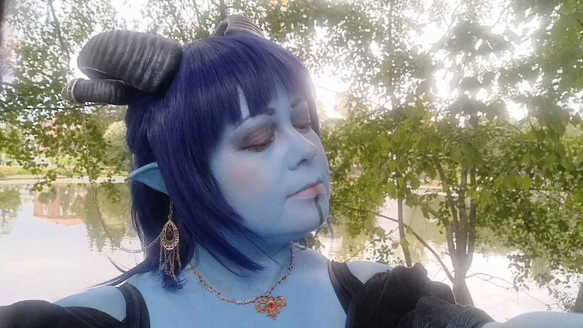 Truthdeli's tweet photo. Attended #tracon2019 and got to do testrun of #gothjester #jesterlavorre #criticalrolecosplay on Sunday. Just few hours before the conflu got hold of me, so now off to be blankedburrito. But here is selfie. Jester is @LauraBaileyVO DnD character from streamshow @CriticalRole https://t.co/aTKxyUj3iq