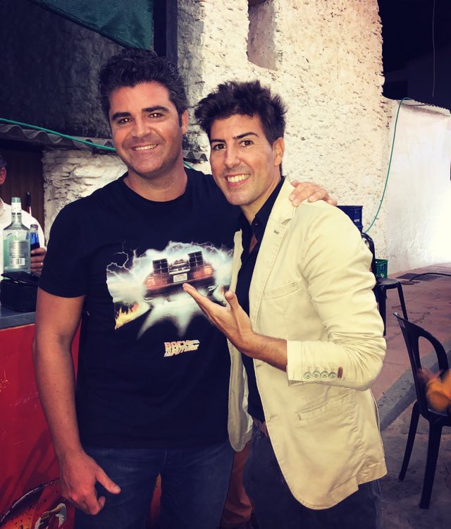 timmyropero's tweet photo. ¡Gran fin de semana de trabajo el vivido con dos artistazos!Viernes con @PilarCalaita y sábado con @KanasurOficial gracias chic@s por esos conciertos increíbles!🎤😍😘
#concierto #benaque #feria https://t.co/UXkb8xEU4F