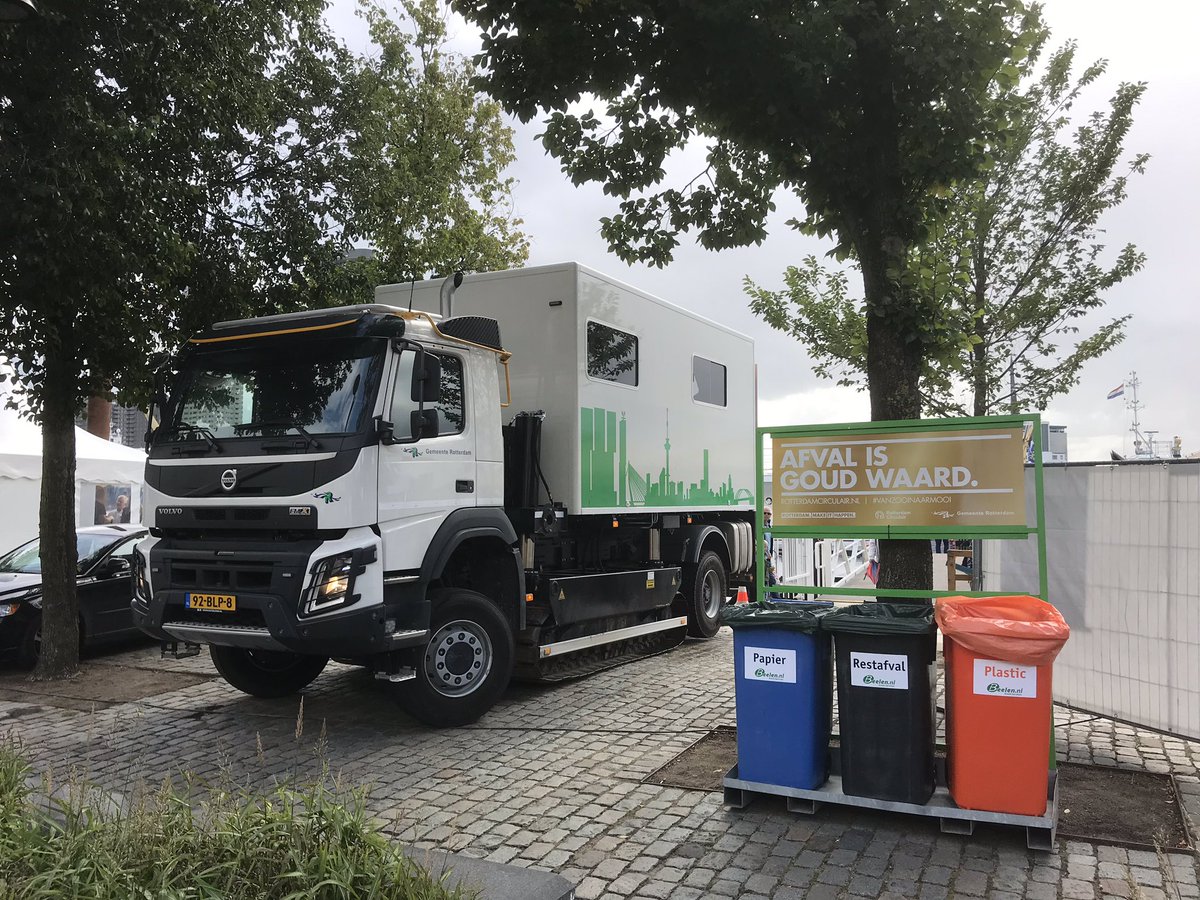 Ook op dag 3 van #Wereldhavendagen veel interesse voor stand <a href="/rotterdam/">Gemeente Rotterdam</a> (oa <a href="/iburo010/">Ingenieursbureau Rotterdam</a> &amp; <a href="/SlimBeheer010/">SlimBeheer010</a>) 
Tot 18u staat de ☕️ voor u klaar! (#Westerkade) #Ingenieursbureau #Stadsontwikkeling <a href="/BouwenWonen010/">BouwenWonen010</a> <a href="/Wereldhavendgn/">Wereldhavendagen Rotterdam</a> <a href="/Rotterdam/">Gemeente Rotterdam</a> #Rotterdam #RotterdamMakeItHappen #WHD2019 #WHD