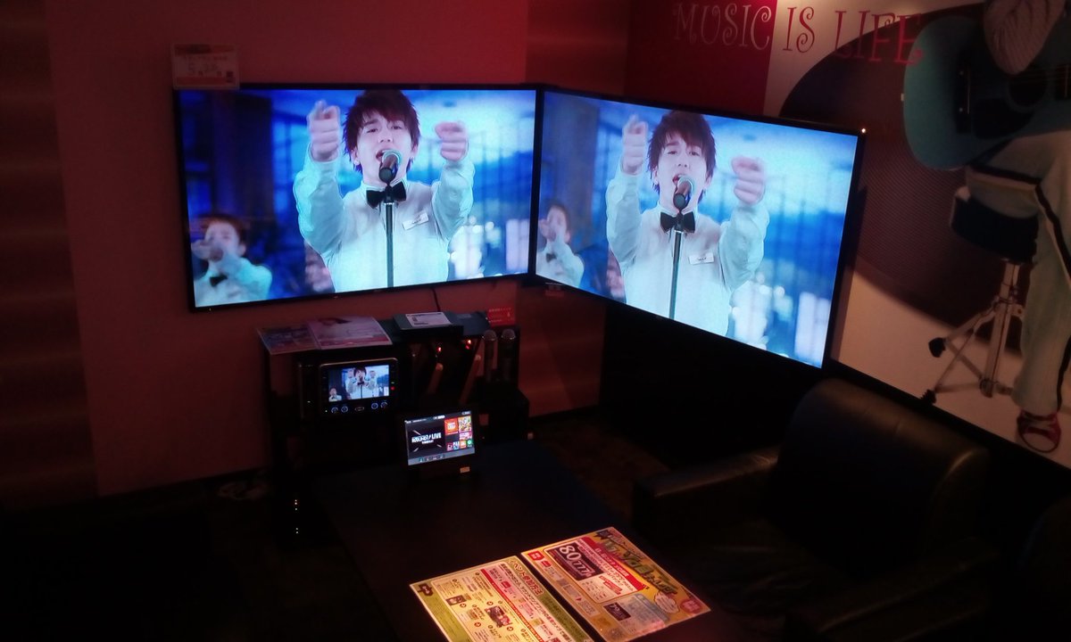 ラウンドワン梅田店 در توییتر カラオケ 情報 大好きなアーティストの ライブdvd を Dvd鑑賞 しませんか イメージ T Co Yi0vkbttlm 当店では デュアルモニタールーム が 12ルームあります 空いてれば予約なしでも利用できます 予約好評受付中