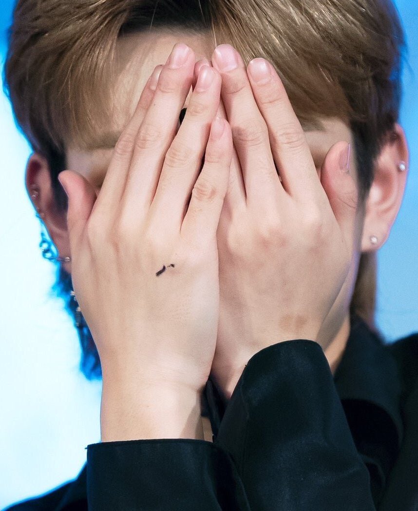 Kc On Twitter Hongjoong Pretty Tiny Hands A Thread