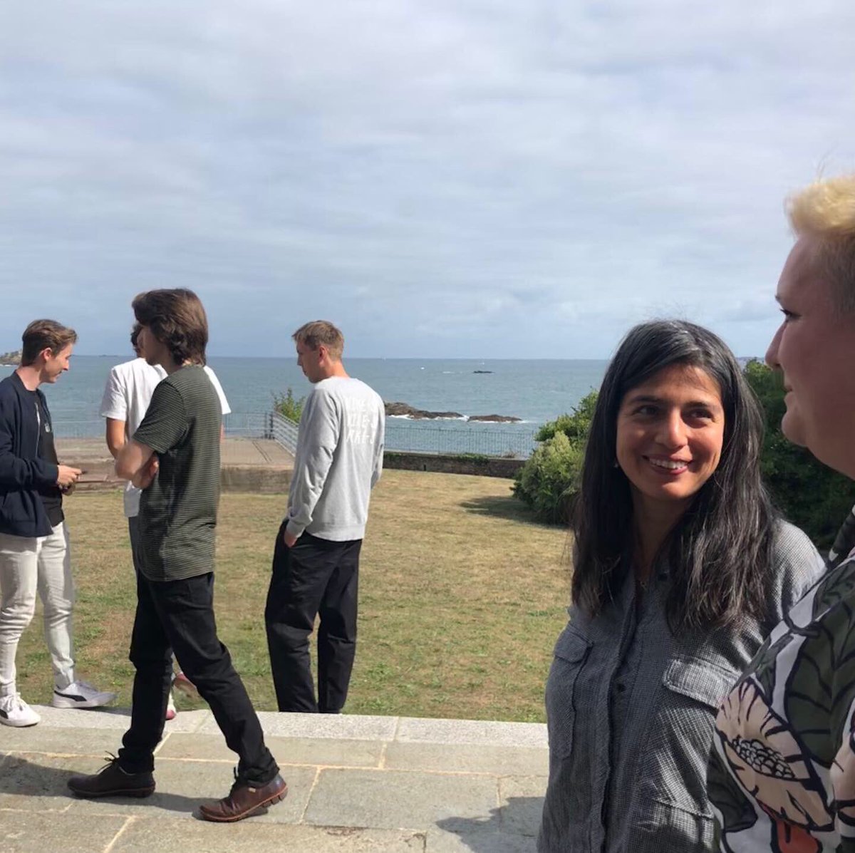 InstitutD_'s tweet photo. C’est la pré-rentrée de l’ #InstitutD. !Nous accueillons nos deux promotions d’étudiant‧e‧s, et toute l’équipe enseignante du Bachelor Design et Société Numérique (bac+3), dans un espace magnifique @MarieSolacroup pour une journée aussi joyeuse et délicieuse que studieuse ! https://t.co/xgF8mJEcIj